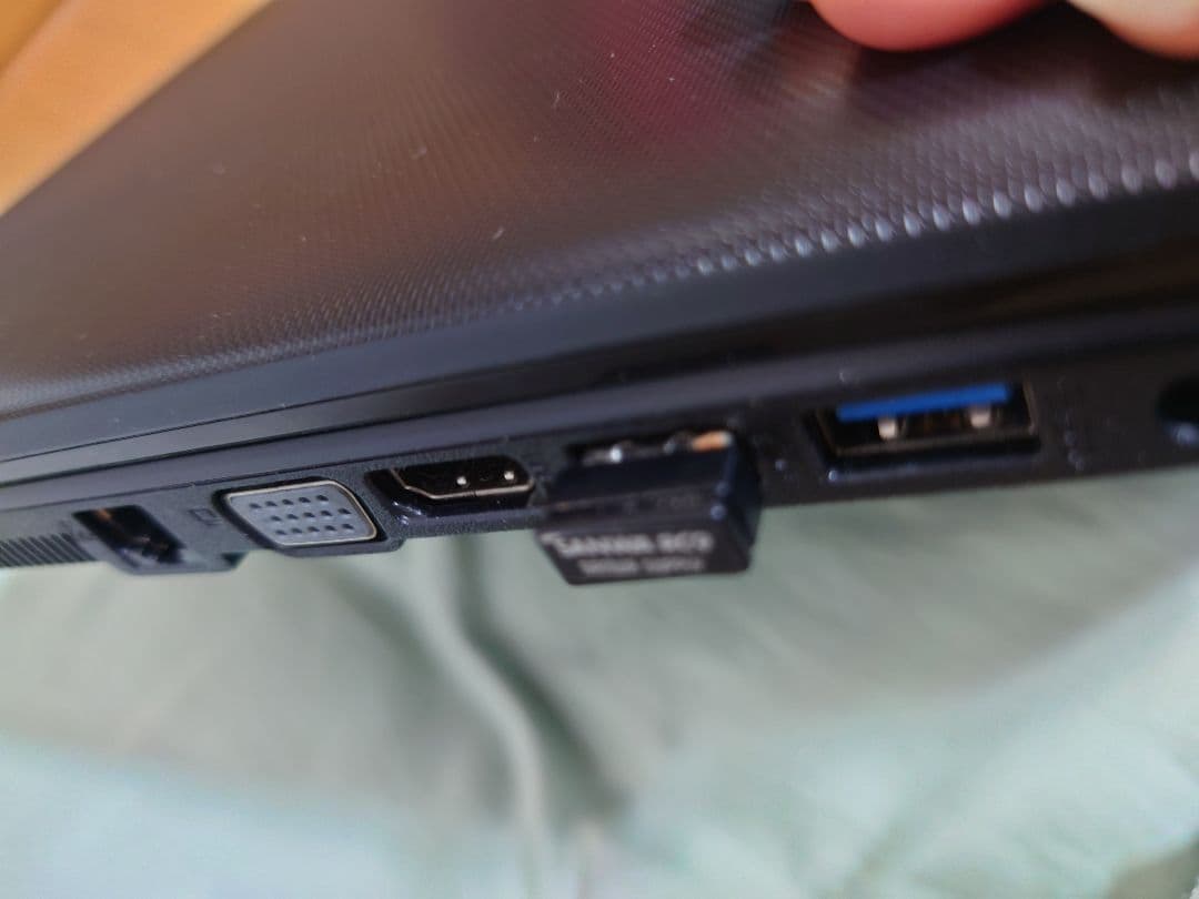 ASUS X551M ノートPC Intel Celeron　N2815搭載