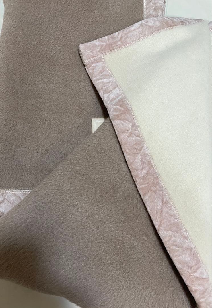 未使用　カシミヤ30% 羊毛70% カシミヤ混ウール毛布　シングル