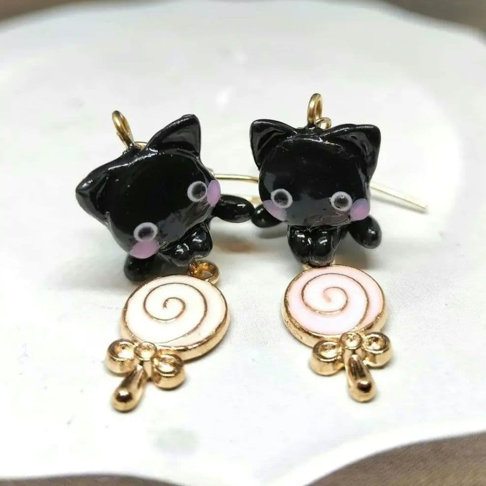 ハロウィン　黒猫とキャンディピアス