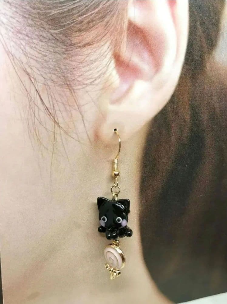 ハロウィン　黒猫とキャンディピアス