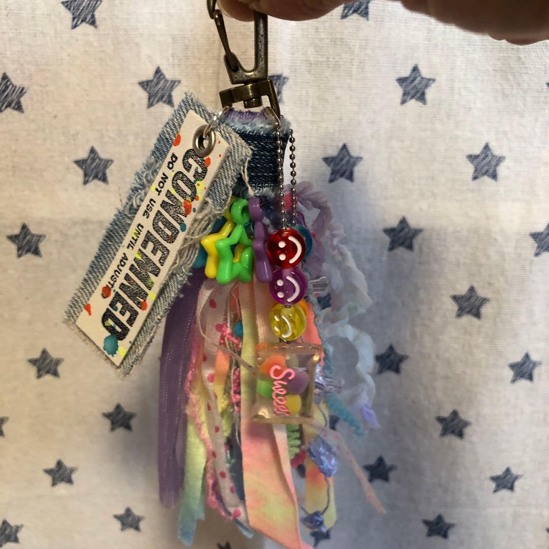 キーホルダー　タッセルキーホルダーニコちゃん　ポップ系　ハンドメイド　T-13