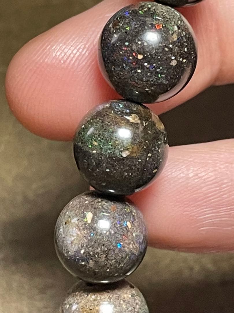 【新入荷】ブラックマトリックスオパールブレス約10㎜（新品未使用）遊色虹色