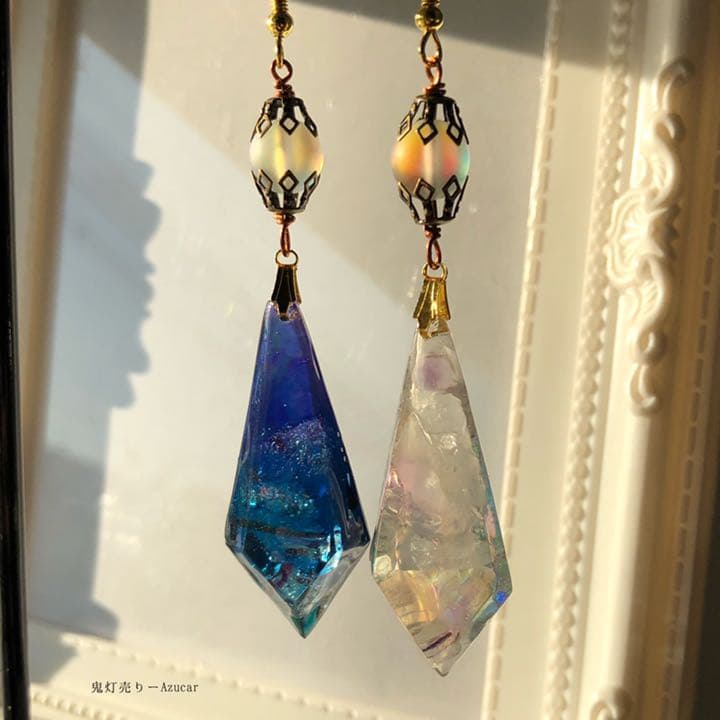 白と蒼の世界。　ステンドグラスのようなペンデュラム　天然石　ピアス　イヤリング