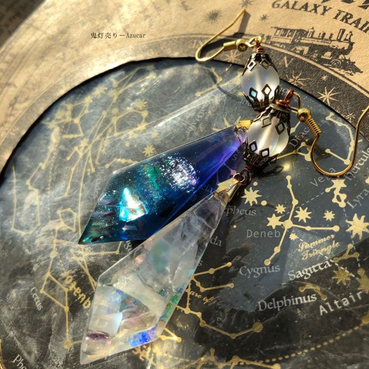 白と蒼の世界。　ステンドグラスのようなペンデュラム　天然石　ピアス　イヤリング