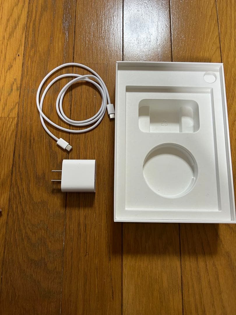 【極美品】iPad mini 第7世代 (A17 Pro) PITAKAケース