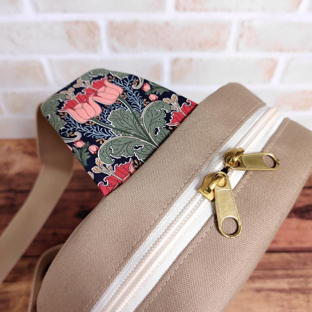 【仕様変更特価】エレガント ボディバッグ　花柄　ベージュ　上品　おしゃれ