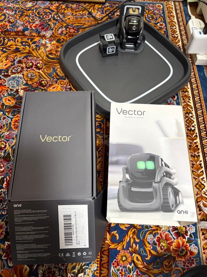 Anki Vector ロボット(付属品は説明書以外全て)と専用スペース