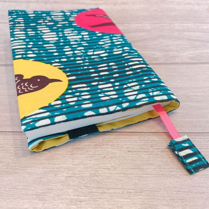 アフリカ布のブックカバー 文庫本サイズ swallow