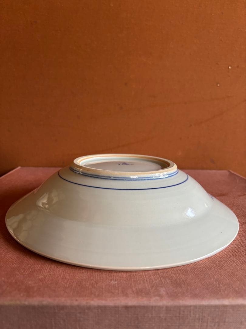 人間国宝富本憲吉作染付竹鳥牡丹花散菱繋文兜鉢皿