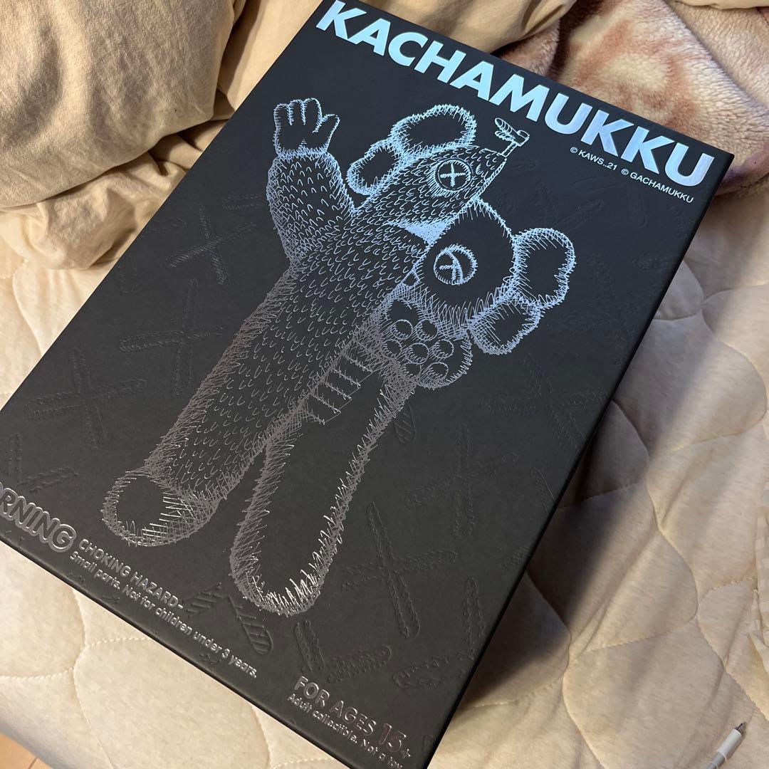 メディコムトイ KAWS カウズ KACHAMUKKU ブラック ガチャピン