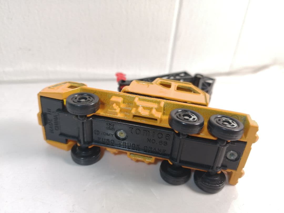 トミカ クレーン車 No. 68