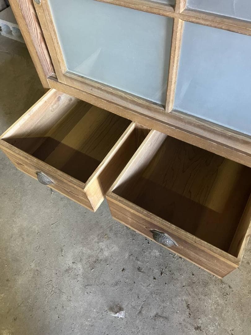 古民家 アンティーク家具 昭和箪笥 収納棚 木製 ガラス戸 カフェ 陶器棚