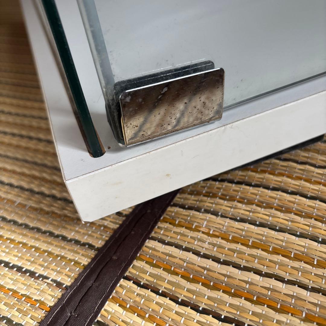 イケヤ　ガラスコレクション棚