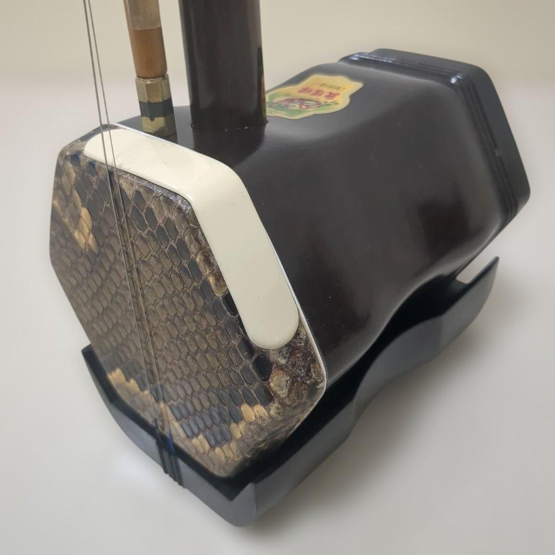 二胡　敦煌牌 上海民族楽器 ケース付き 蛇皮 弦楽器 入門用 六角筒