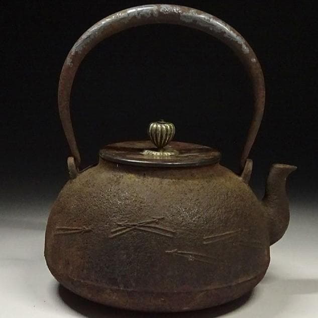 【人間国宝】◆『釜師 角谷一圭 松葉地紋 鉄瓶』◆検）亀文堂 龍文堂 金寿堂