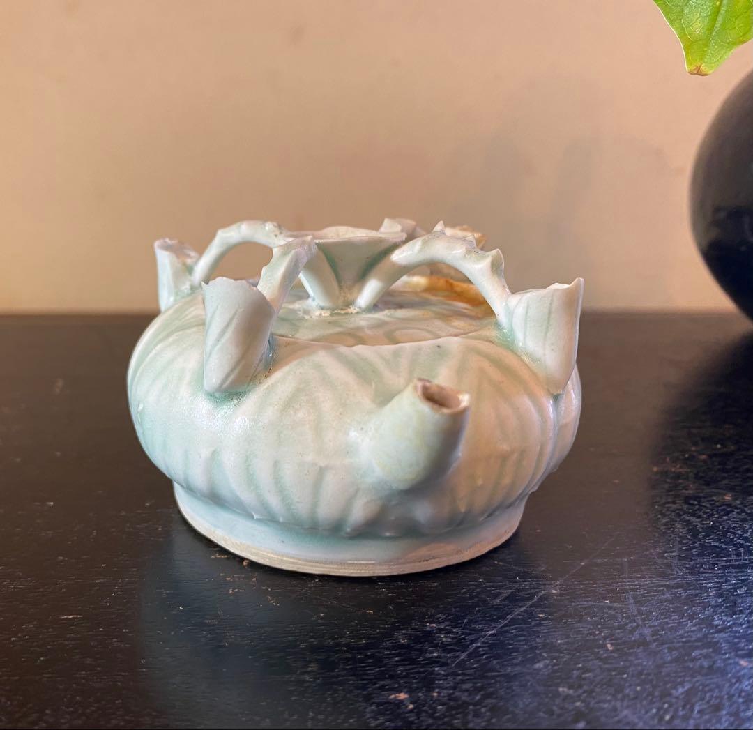 アンティーク・青白磁(影青)・蓮華形　水滴・唐木鑑賞ケース付き•２点セット　レア