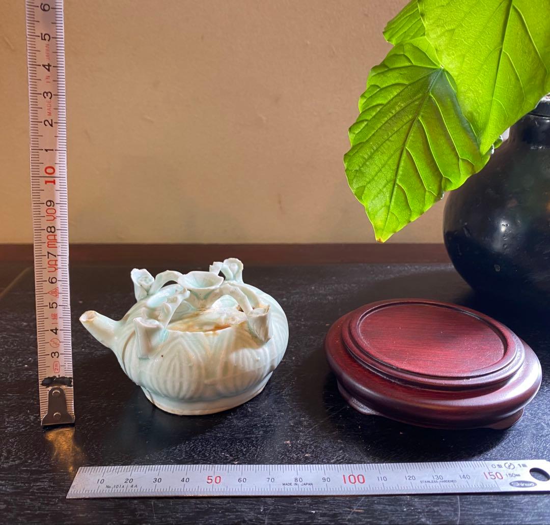 アンティーク・青白磁(影青)・蓮華形　水滴・唐木鑑賞ケース付き•２点セット　レア