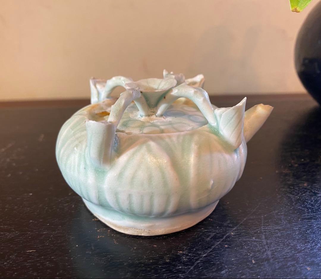 アンティーク・青白磁(影青)・蓮華形　水滴・唐木鑑賞ケース付き•２点セット　レア