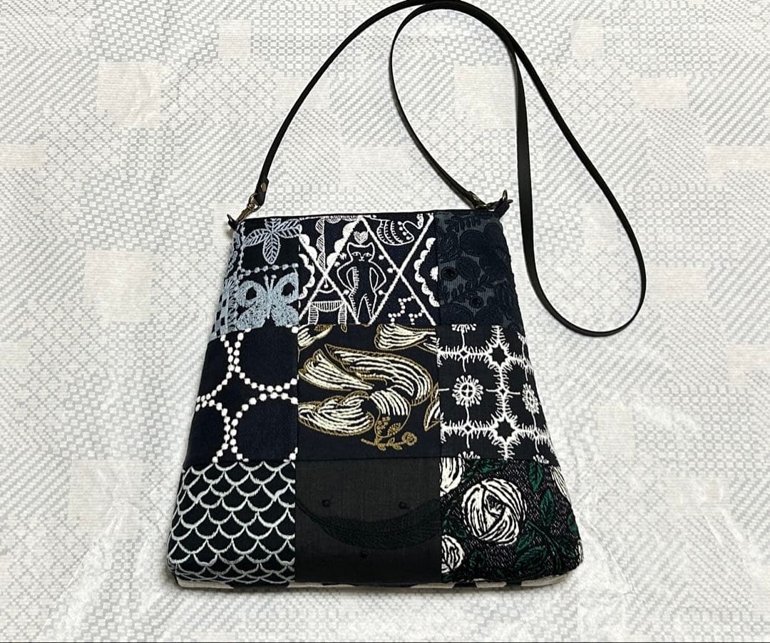 ハンドメイド ミナペルホネン パッチのsannkakuポシェット（M）