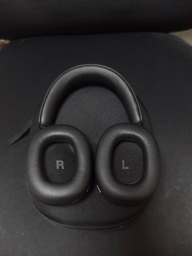 パ*イ様 Bowers & Wilkins px8