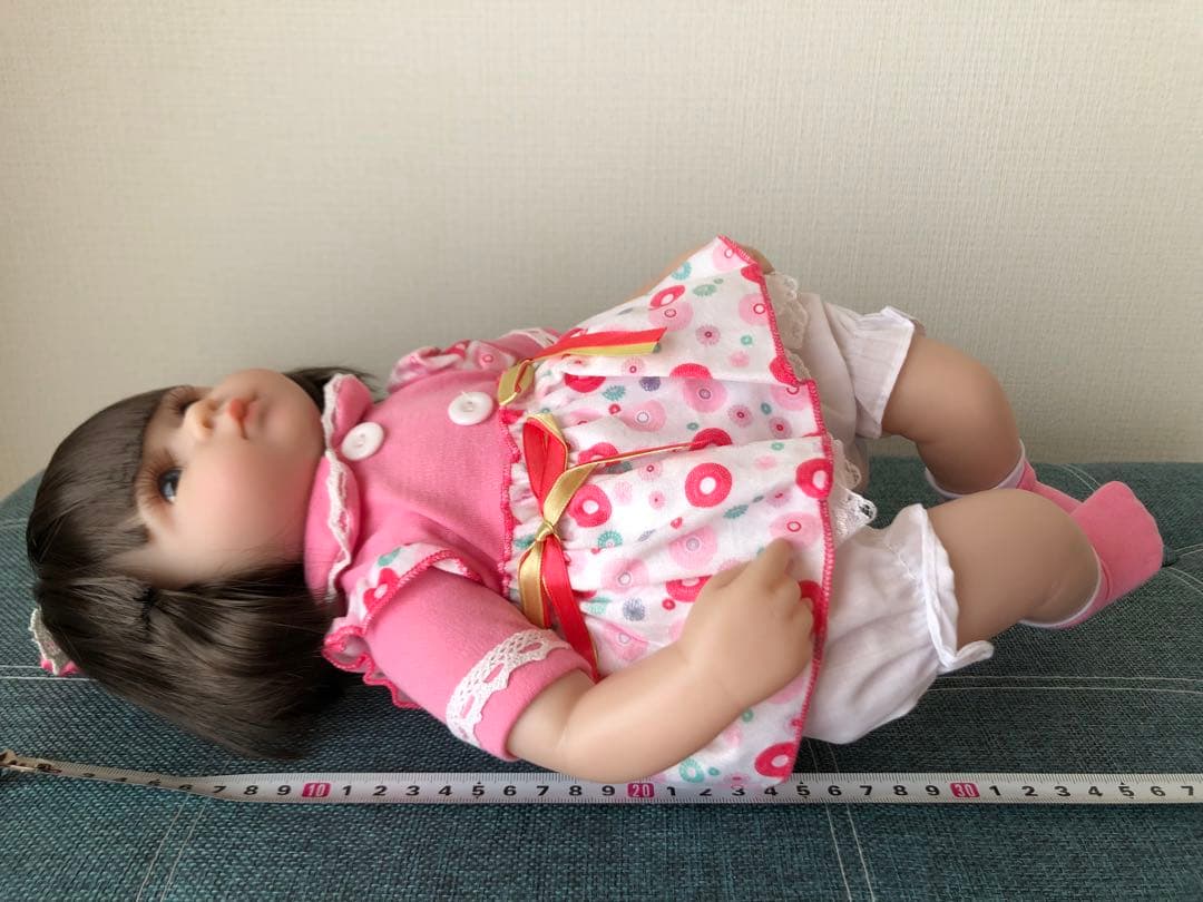 赤ちゃんの人形　双子の女の子　　ベビードール