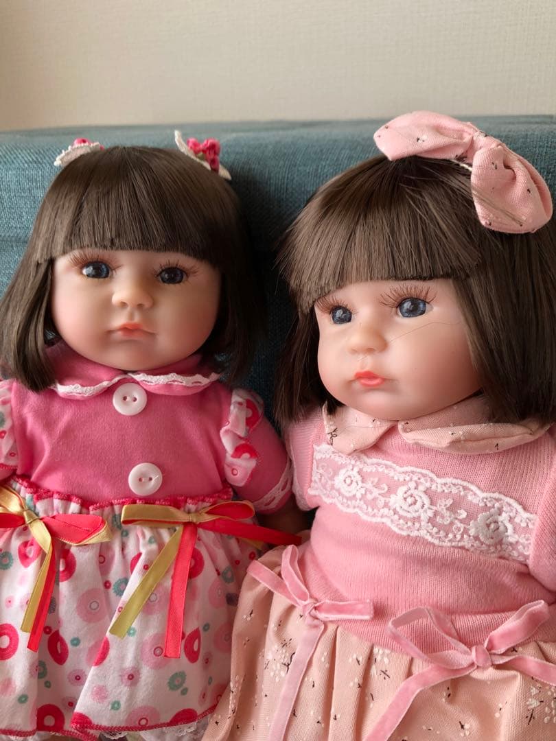 赤ちゃんの人形　双子の女の子　　ベビードール