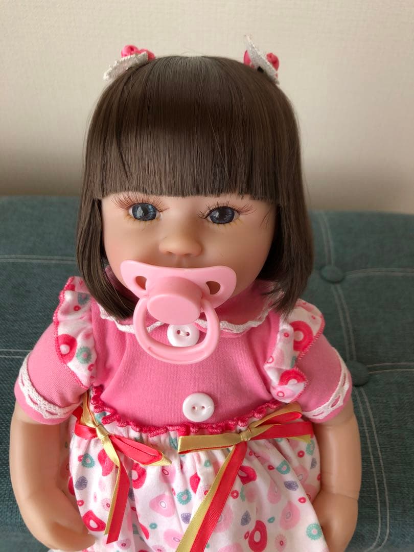 赤ちゃんの人形　双子の女の子　　ベビードール