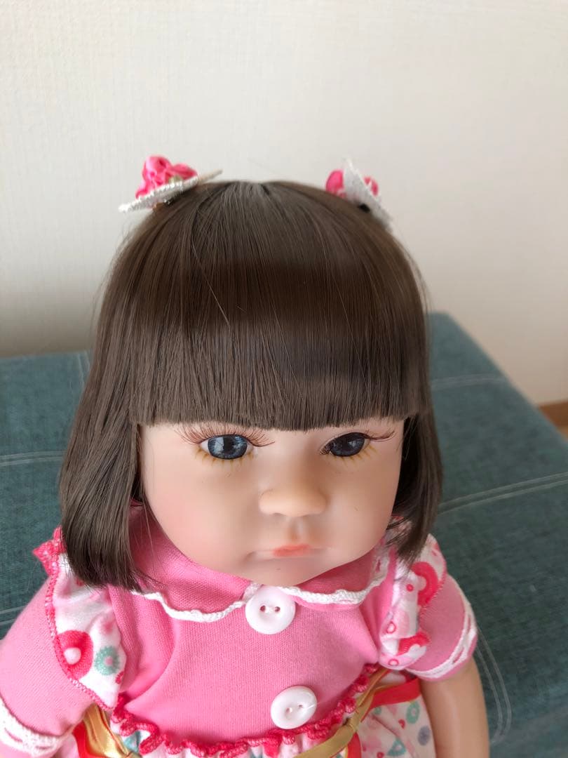 赤ちゃんの人形　双子の女の子　　ベビードール