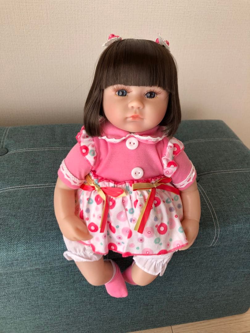 赤ちゃんの人形　双子の女の子　　ベビードール