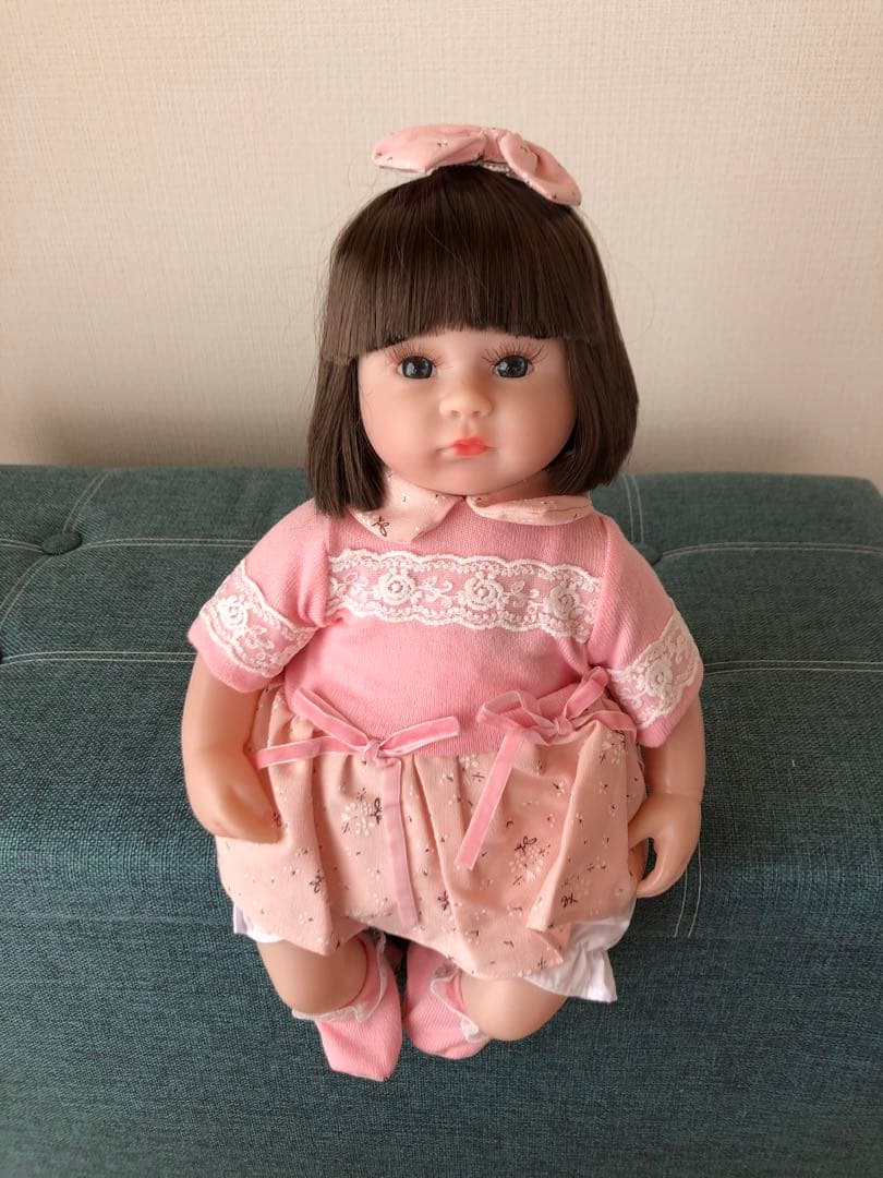 赤ちゃんの人形　双子の女の子　　ベビードール