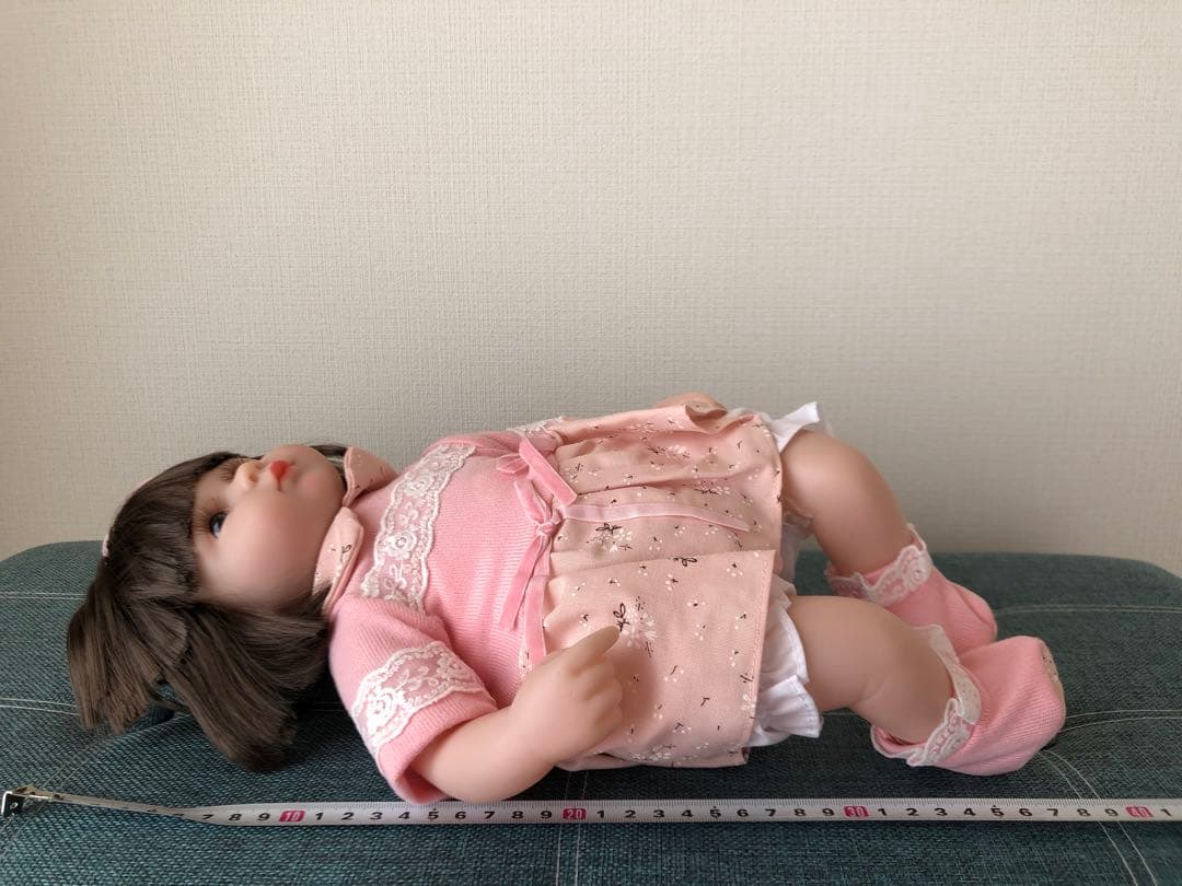 赤ちゃんの人形　双子の女の子　　ベビードール