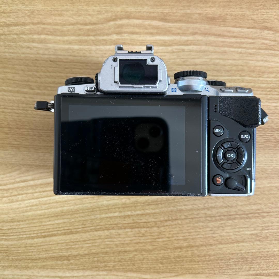 ★ジャンク品★OLYMPUS OM-D E-M10 パンケーキレンズ２個セット