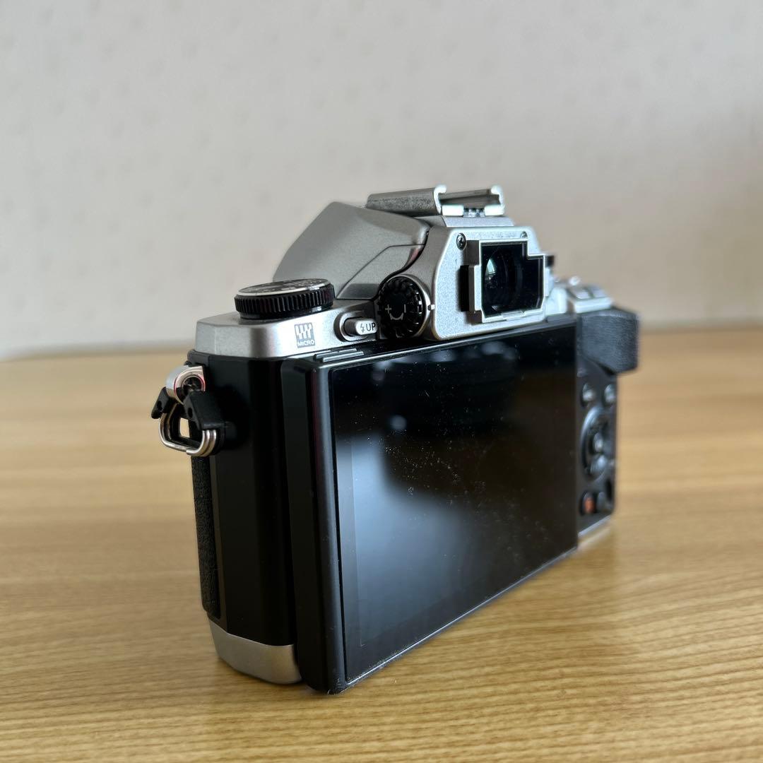 ★ジャンク品★OLYMPUS OM-D E-M10 パンケーキレンズ２個セット