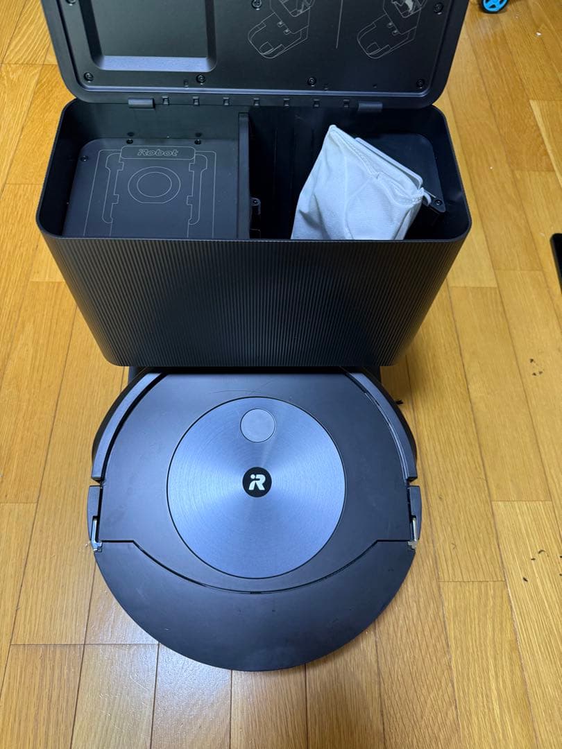 iRobot ロボット掃除機 ルンバ Combo j7+ (掃除機をかけ、拭く)