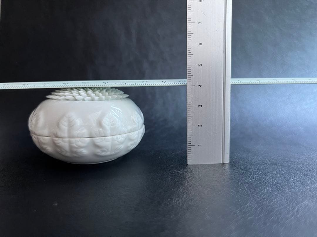 平戸　十五代　中里茂右衛門　白磁　菊香合