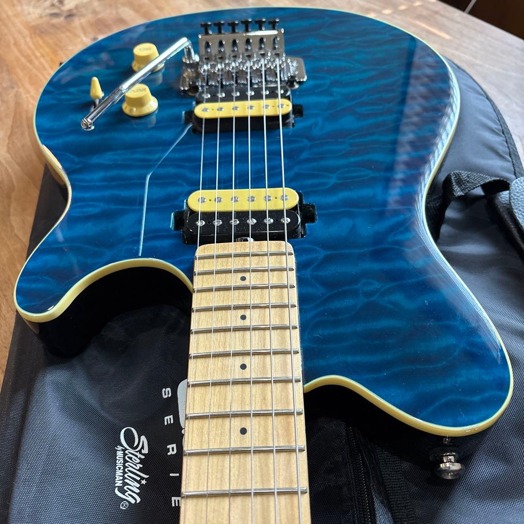 希少 Sterling by MUSIC MAN SUB AX4 TBL