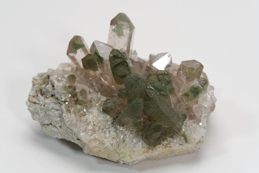 【最高級】クローライトインクォーツ スイス産 95×79×50mm