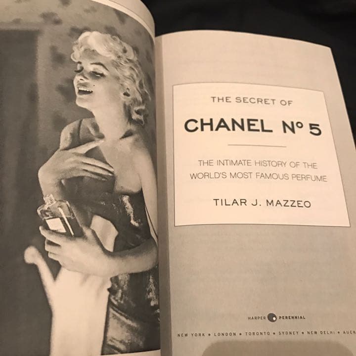 CHANELヴィンテージネオンカラーbook