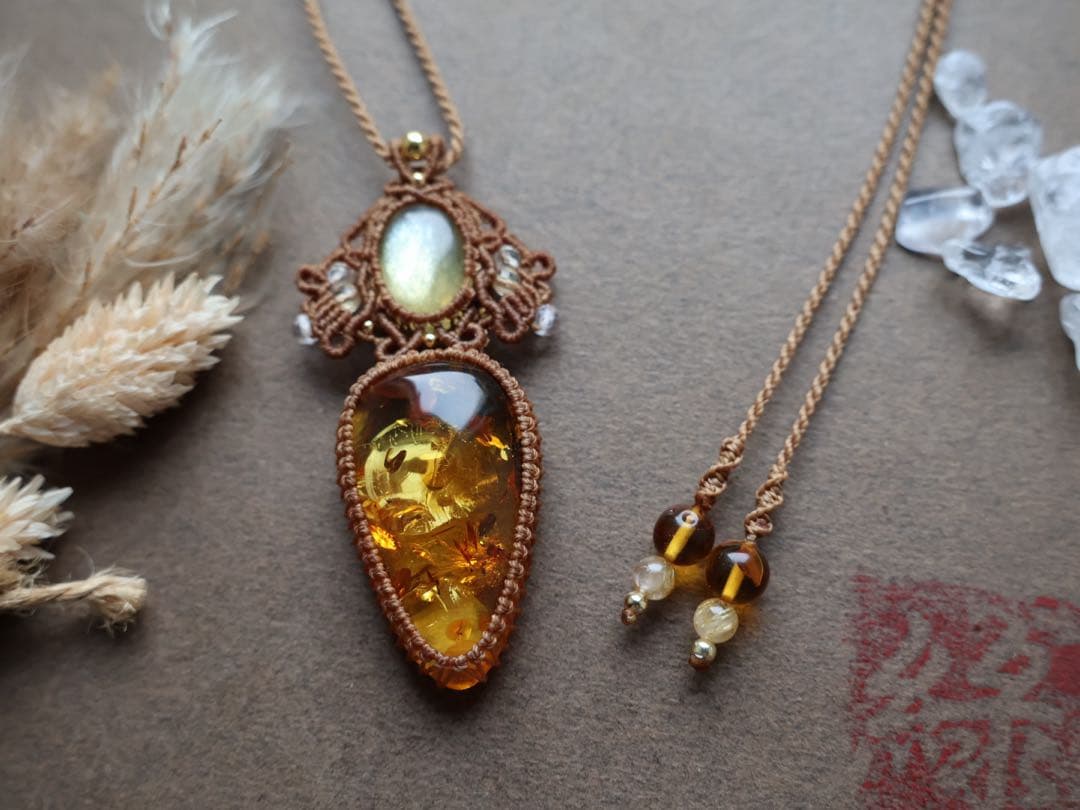 琥珀　ゴールドマイカ　マクラメ　ネックレス