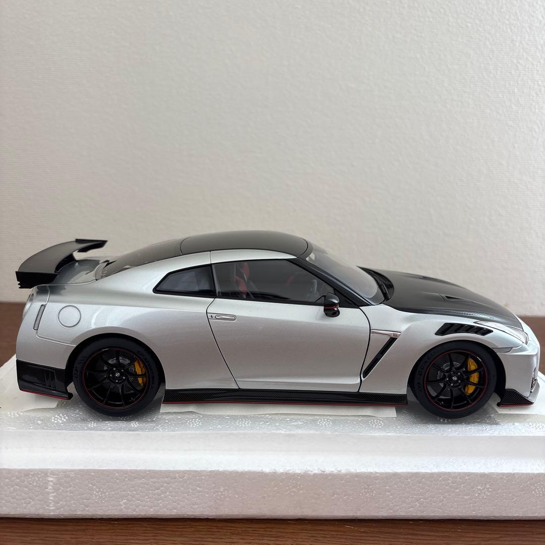 オートアート　日産 GT-R R35 ニスモ 1/18 ミニカー　シルバー