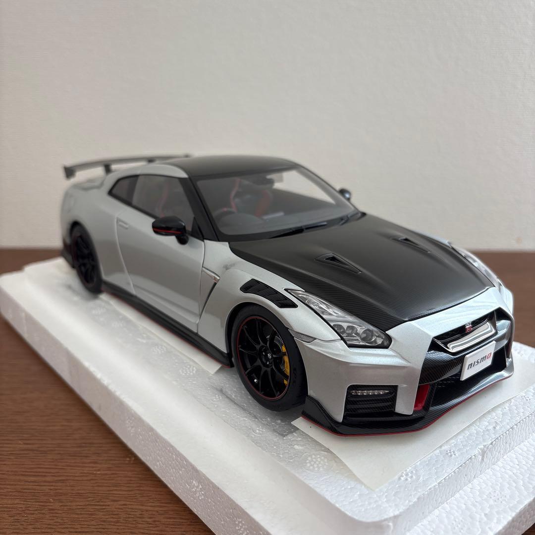 オートアート　日産 GT-R R35 ニスモ 1/18 ミニカー　シルバー