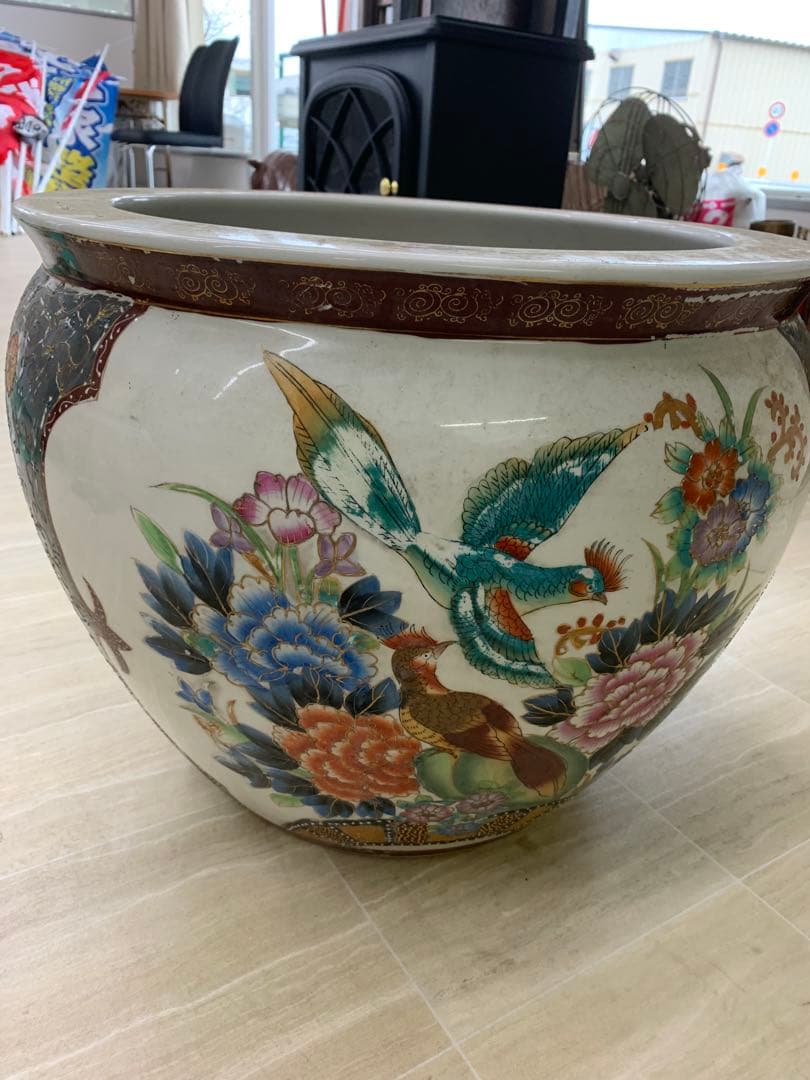 大きめの陶器製水鉢 花と鳥の絵柄