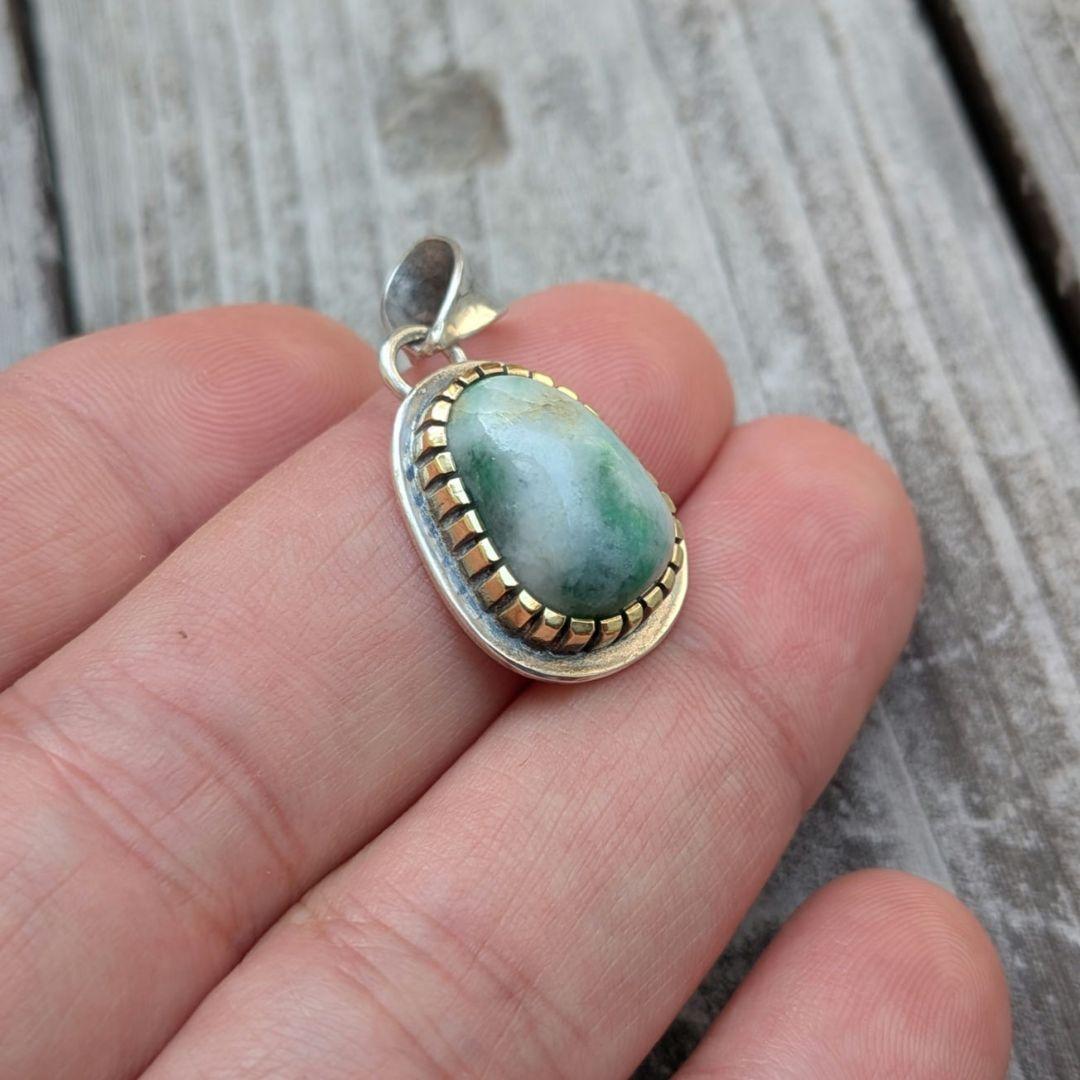 ハンドメイドの翡翠トップ　インディアンジュエリー風　オールハンドメイド