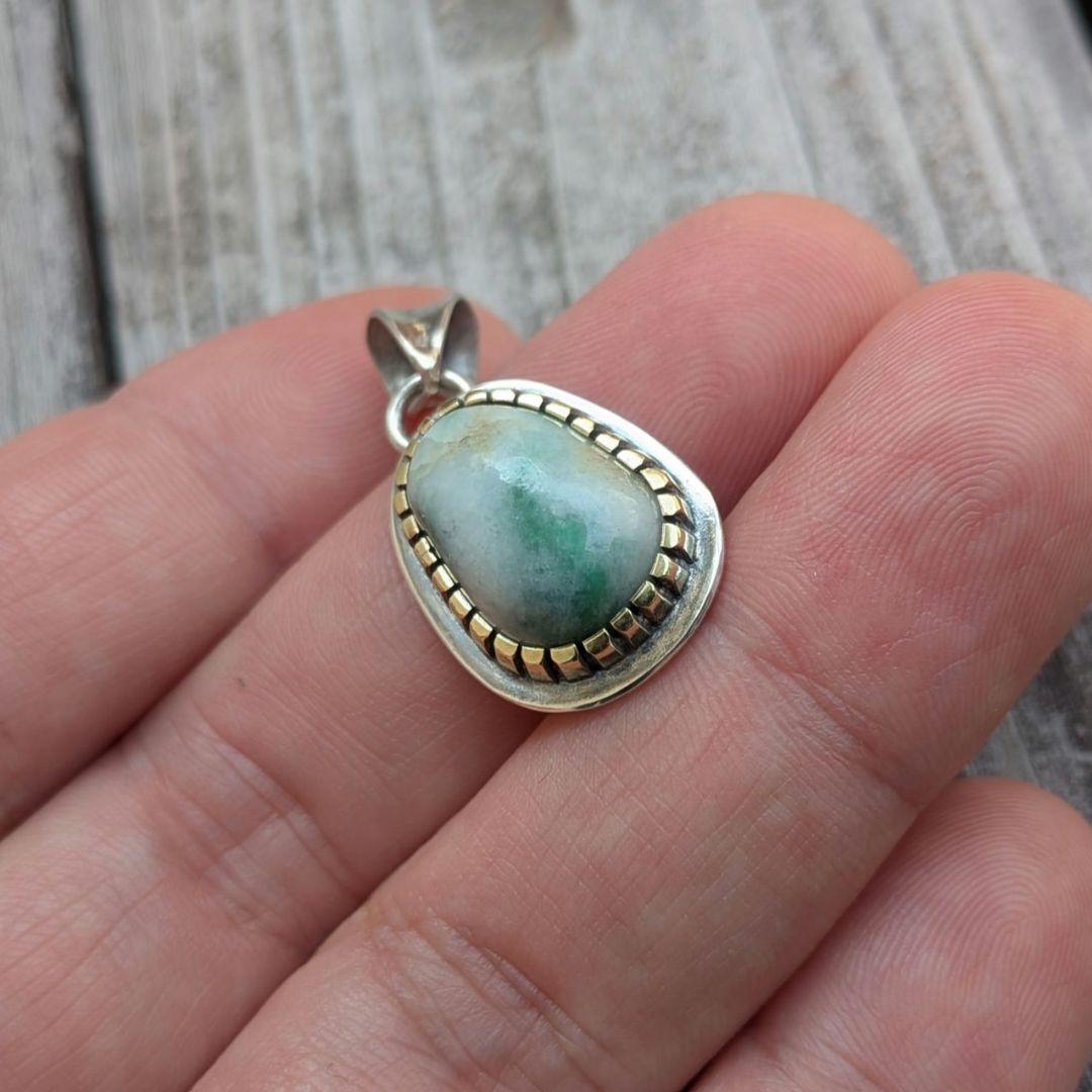 ハンドメイドの翡翠トップ　インディアンジュエリー風　オールハンドメイド