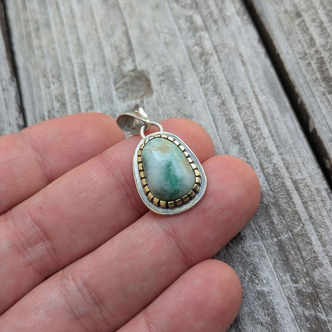 ハンドメイドの翡翠トップ　インディアンジュエリー風　オールハンドメイド