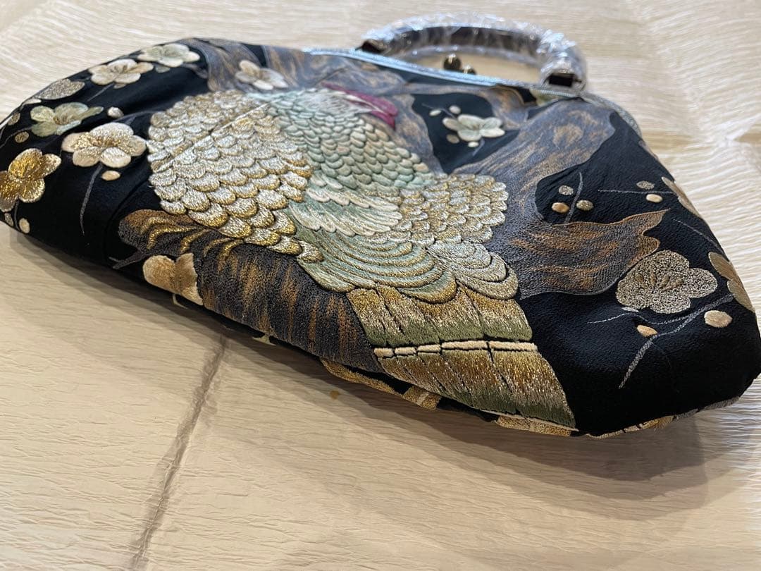 古布リメイクがま口バッグ　留袖　鳥　刺繍