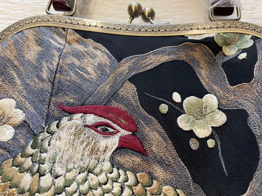 古布リメイクがま口バッグ　留袖　鳥　刺繍