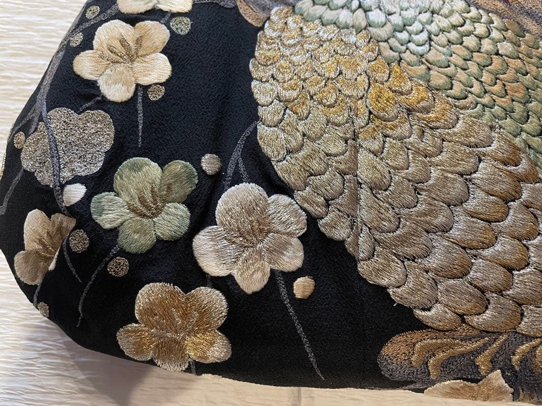 古布リメイクがま口バッグ　留袖　鳥　刺繍