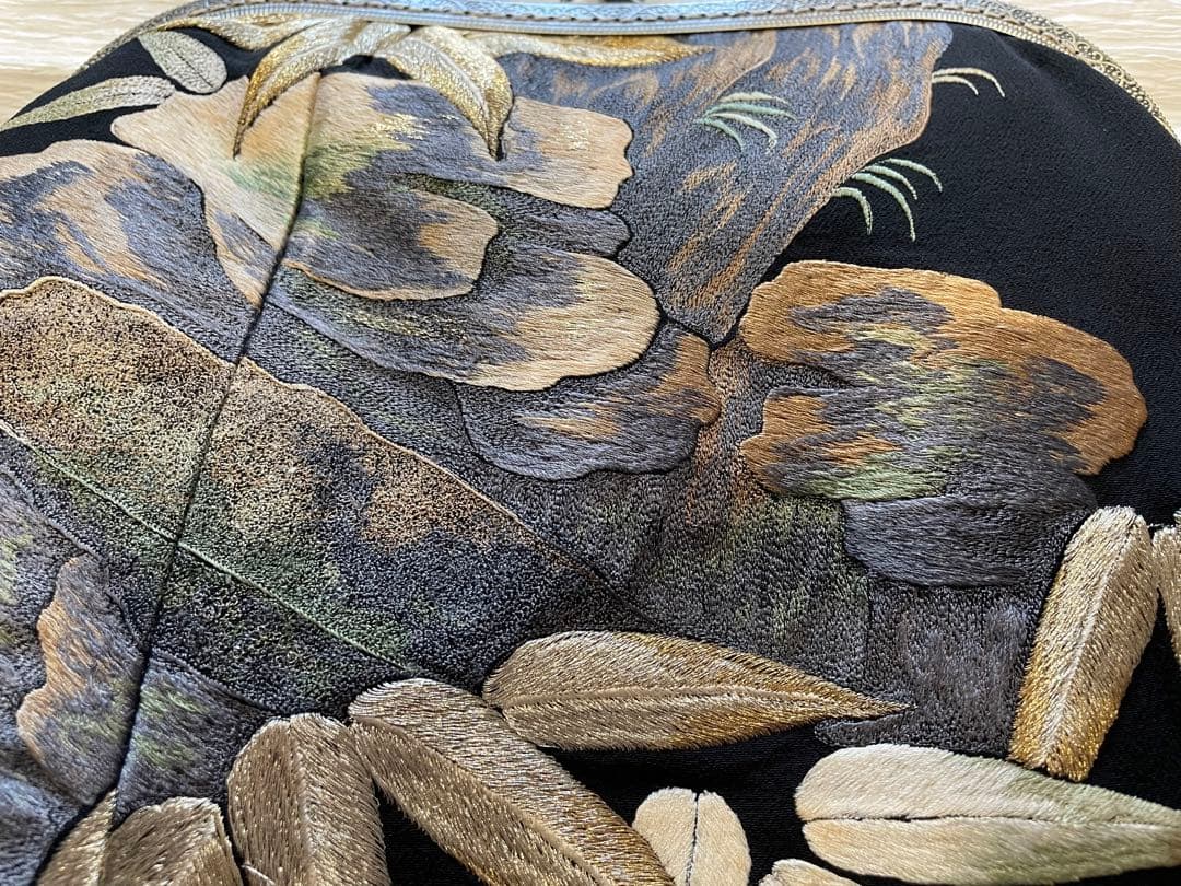 古布リメイクがま口バッグ　留袖　鳥　刺繍