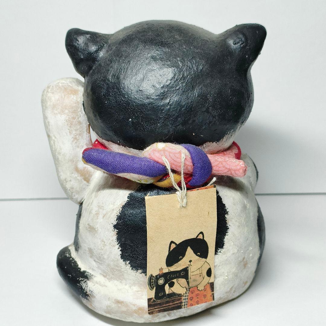 有田ひろみ・ちゃぼ Q工房　前掛けの招き猫ちゃん　左手挙げ　まねきねこ 陶芸品